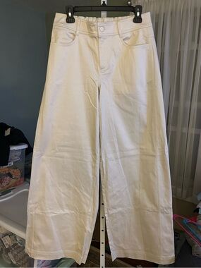 ALO Main Act High Waist Trouser in off-white